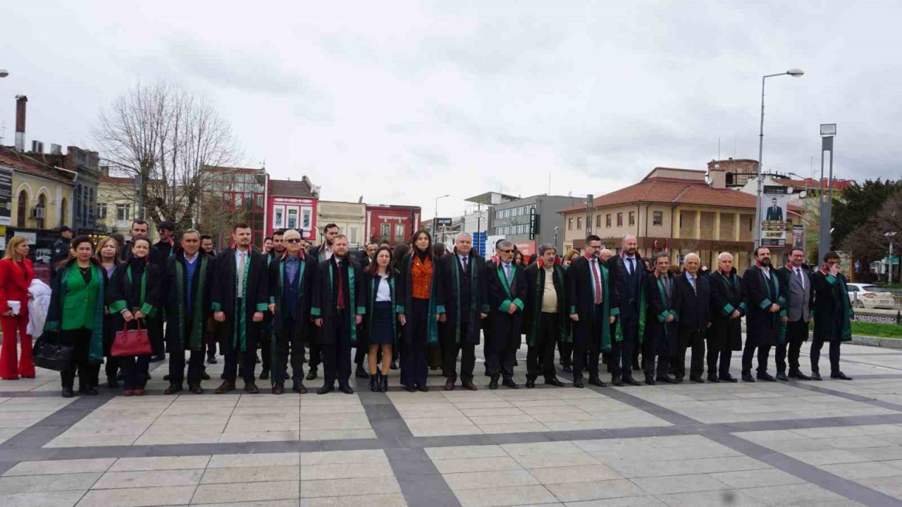 Edirne’de Avukatlar Günü töreninde depremlerde hayatını kaybeden avukatlar anıldı