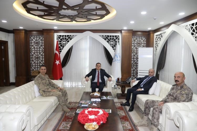 Emniyet Genel Müdürü Aktaş Hakkari’de esnafları dinledi