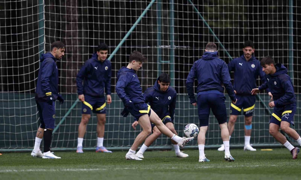 Fenerbahçe kampa girdi