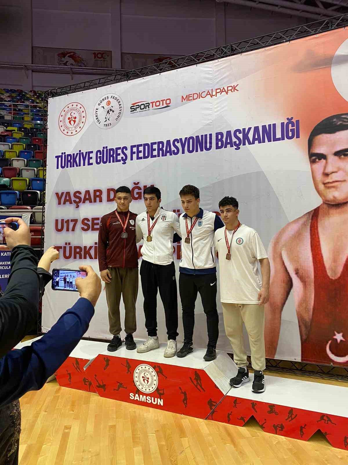 Kulalı genç güreşçi milli takıma seçildi