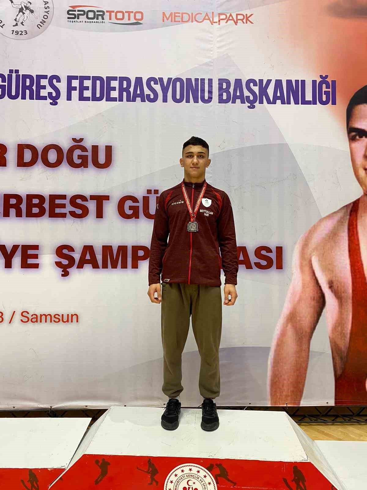 Kulalı genç güreşçi milli takıma seçildi