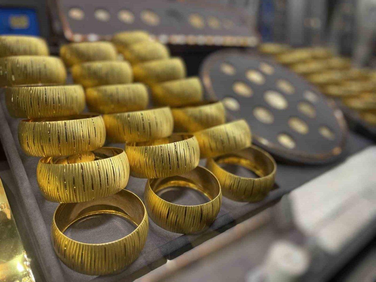 Ons altın son 1 yılın en yüksek seviyesinde