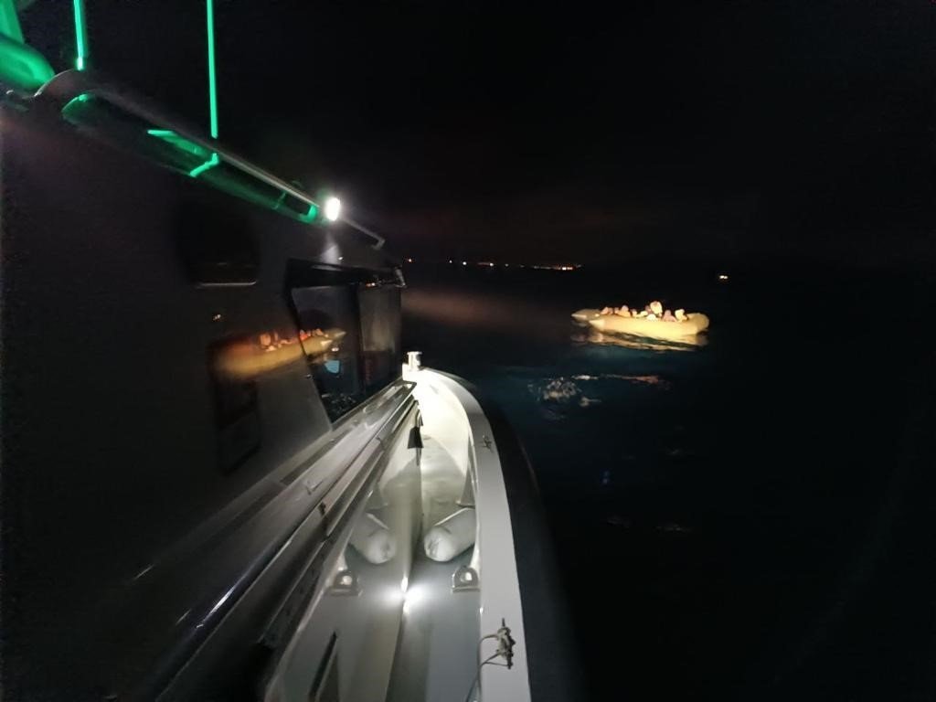 Yunanistan’ın ittiği 72 düzensiz göçmen kurtarıldı