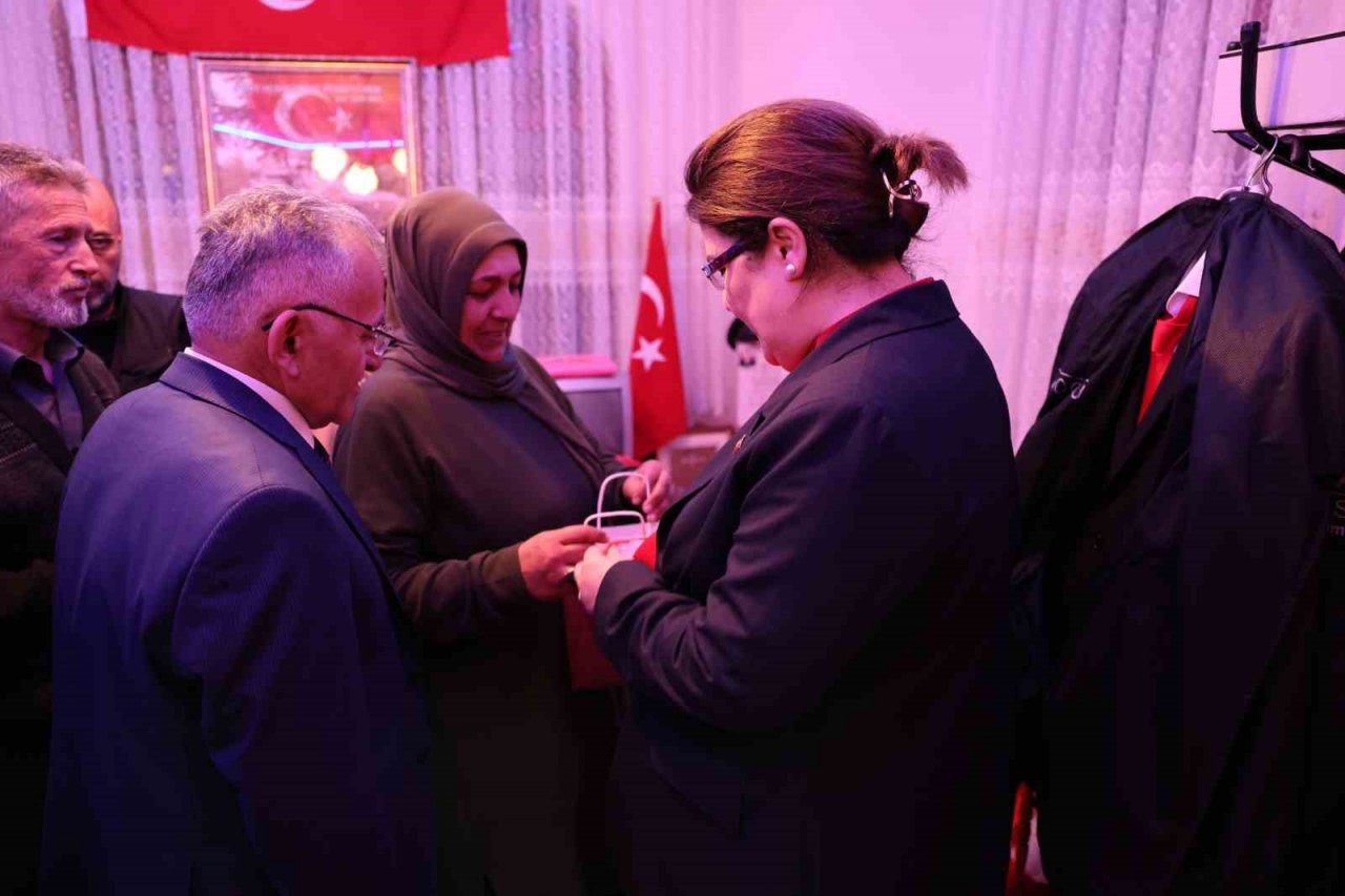 Bakan Yanık Ve Başkan Büyükkılıç’tan şehidin baba ocağına ziyaret