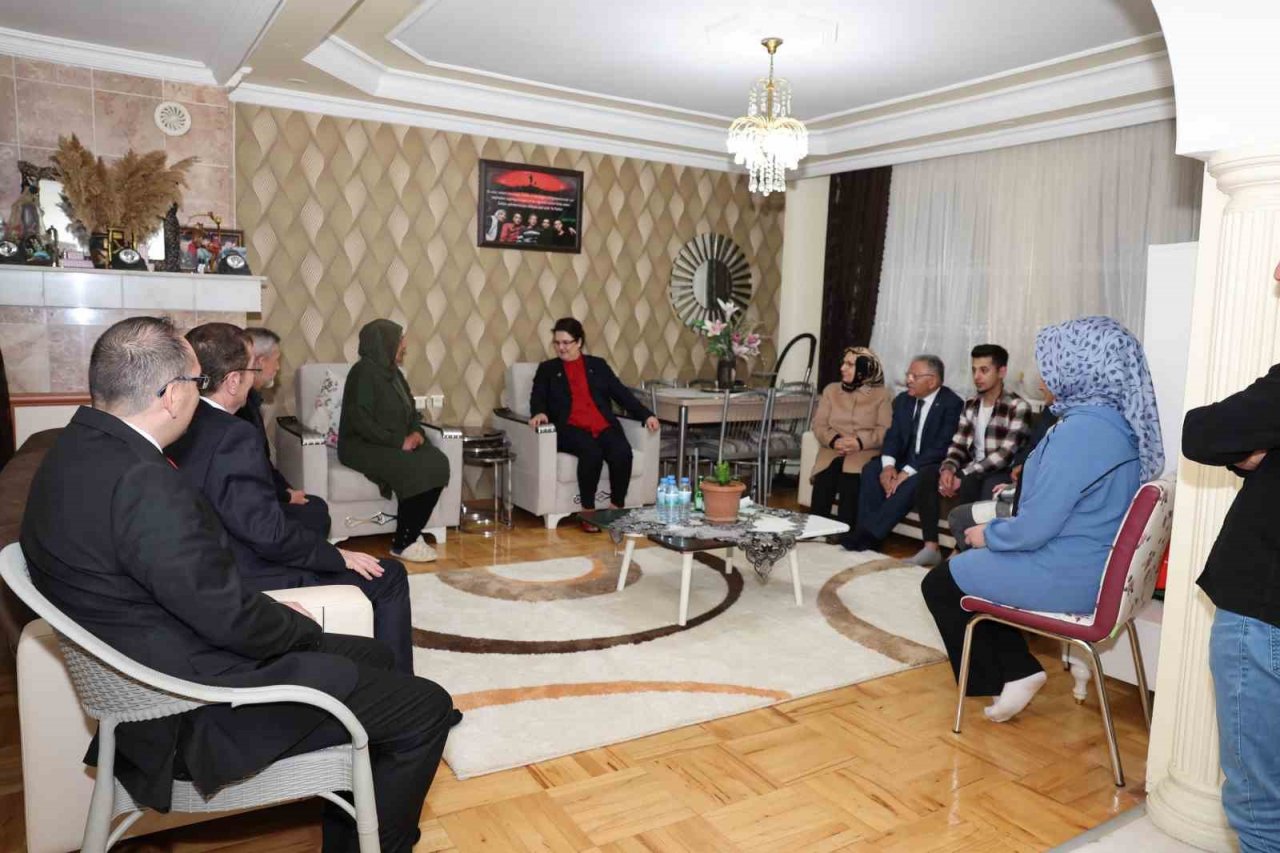 Bakan Yanık Ve Başkan Büyükkılıç’tan şehidin baba ocağına ziyaret