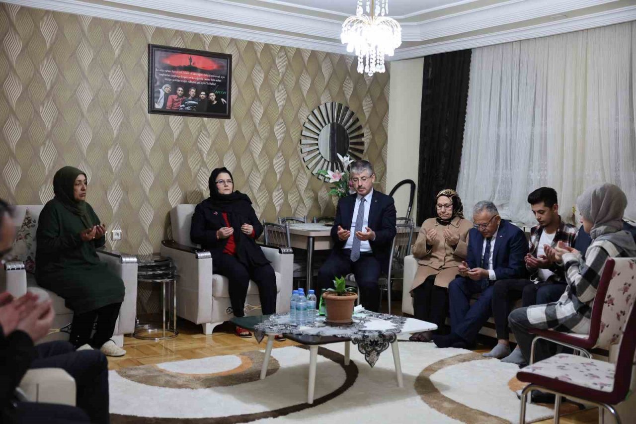 Bakan Yanık Ve Başkan Büyükkılıç’tan şehidin baba ocağına ziyaret