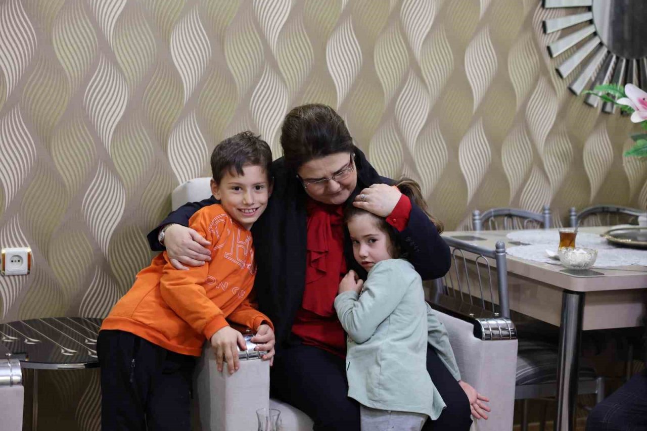 Bakan Yanık Ve Başkan Büyükkılıç’tan şehidin baba ocağına ziyaret