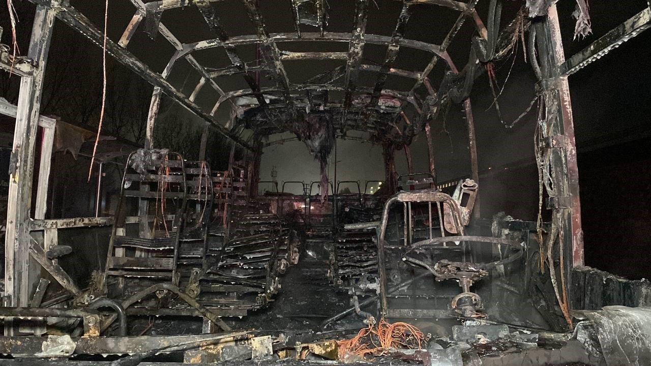 İşçi servisi alev alev yandı, facianın eşiğinden dönüldü