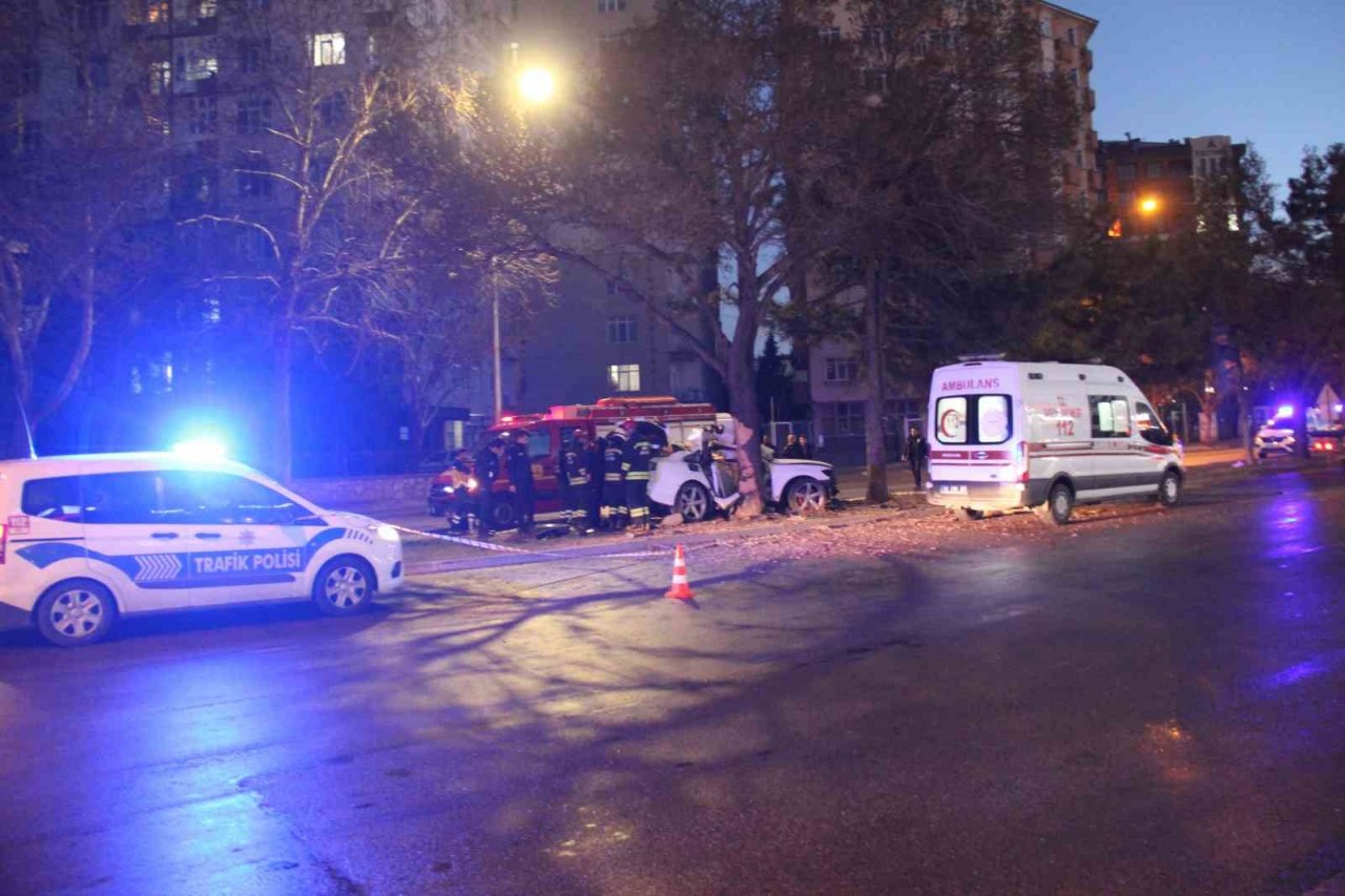 Annenin öldüğü, baba ve çocuklarının yaralandığı kaza kamerada