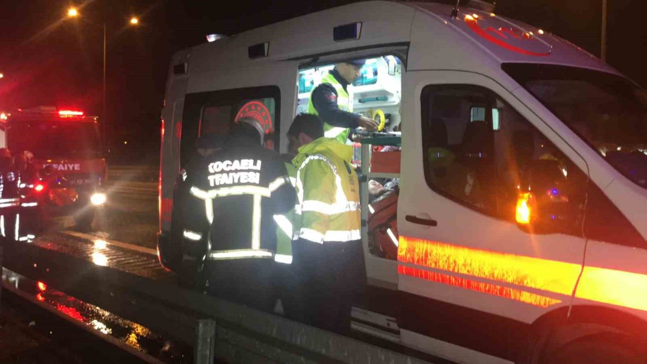 Kuzey Marmara’da kaza: Yol ayrımı tabelasına çarpan tırın sürücüsü yaralandı