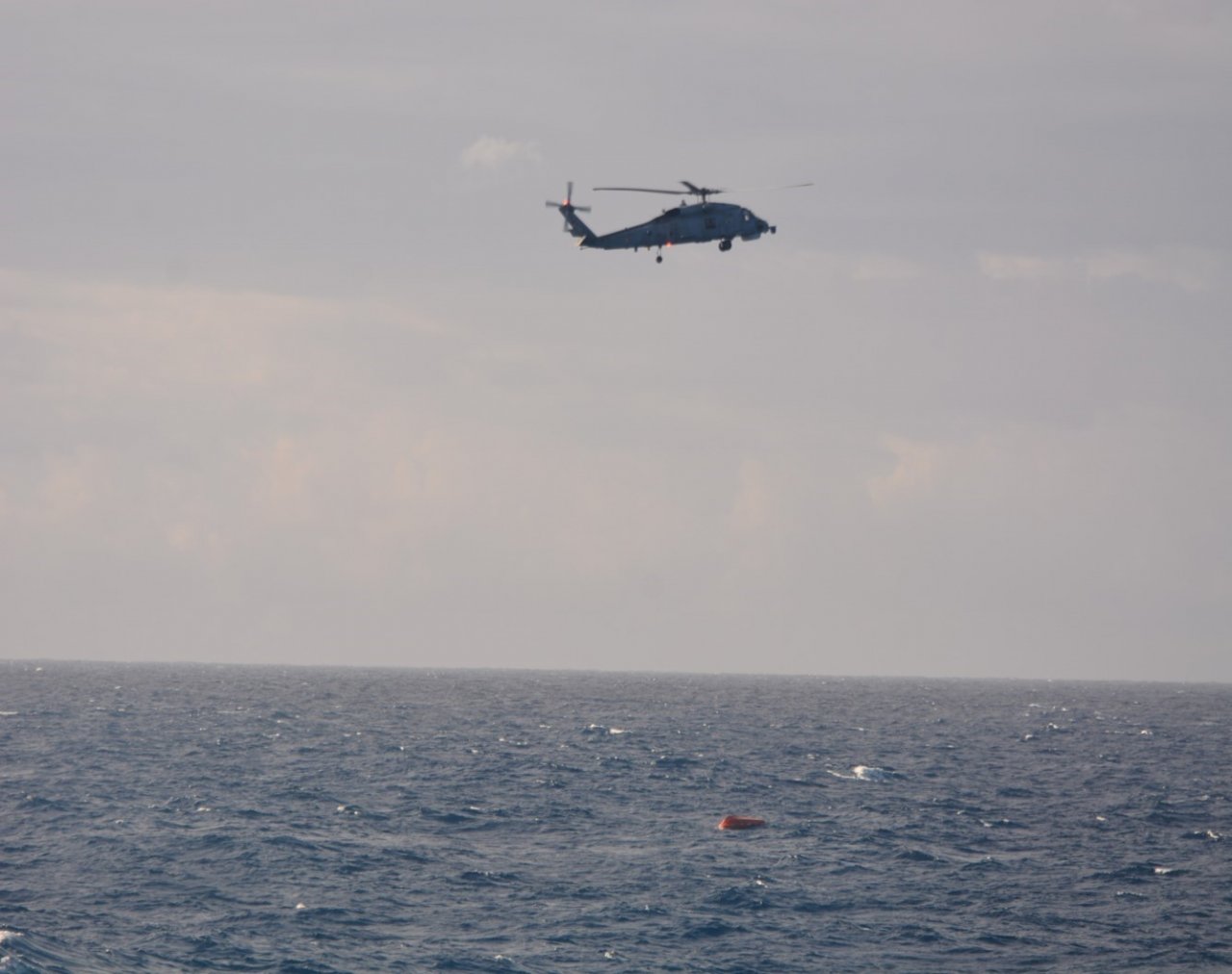 Mehmetçik, batan JOE-2 isimli ticari geminin personelini arama kurtarma faaliyetlerine destek oluyor