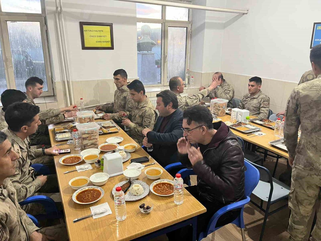 Kaymakam Ocak askerlerle iftar yemeğinde buluştu