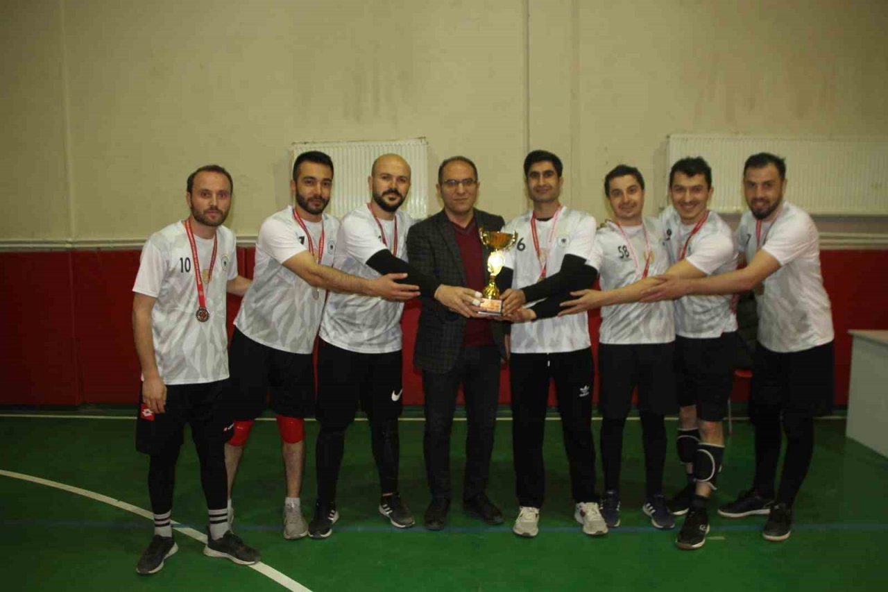 Malazgirt’te ‘Kurumlar Arası Voleybol Turnuvası’ sona erdi