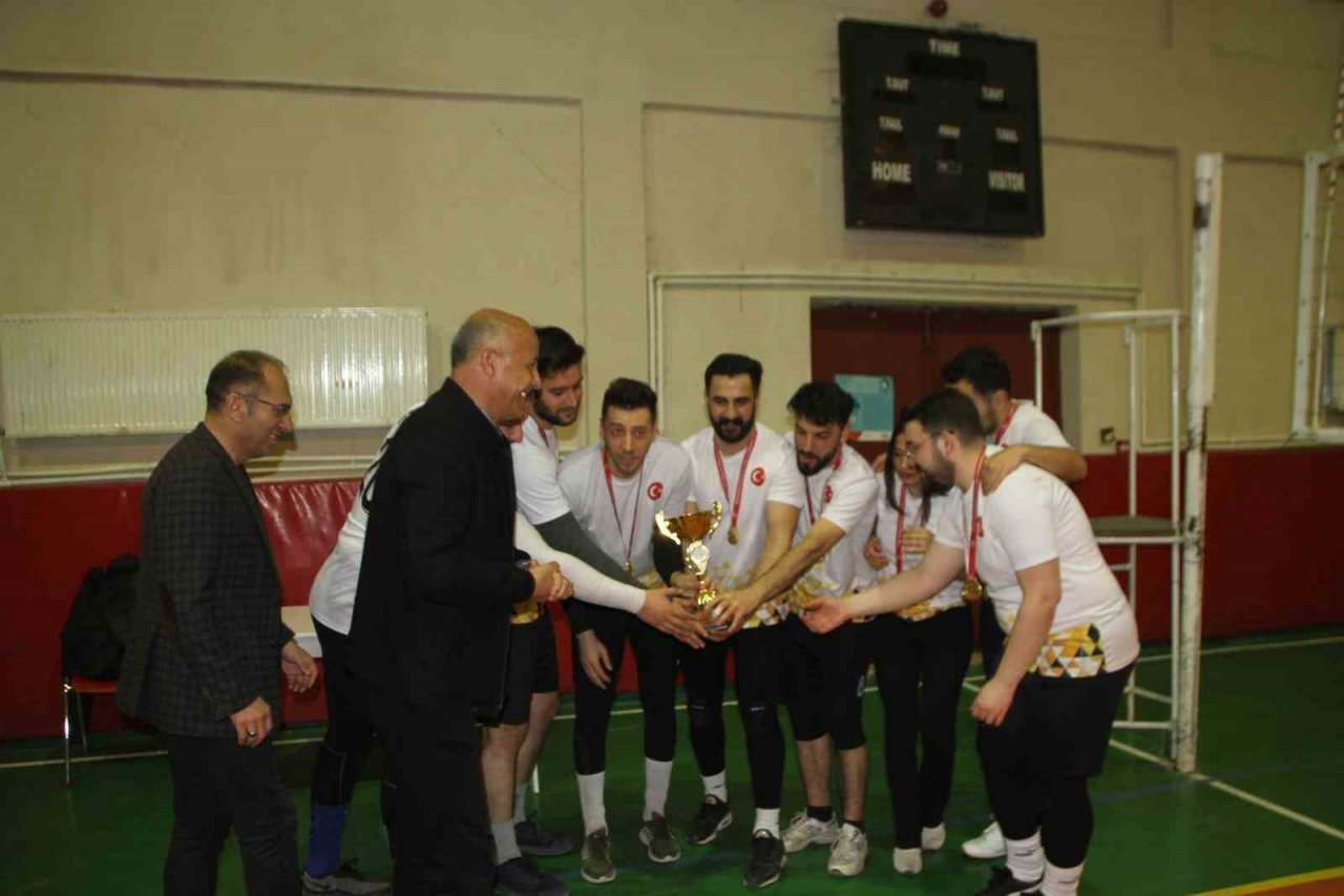 Malazgirt’te ‘Kurumlar Arası Voleybol Turnuvası’ sona erdi