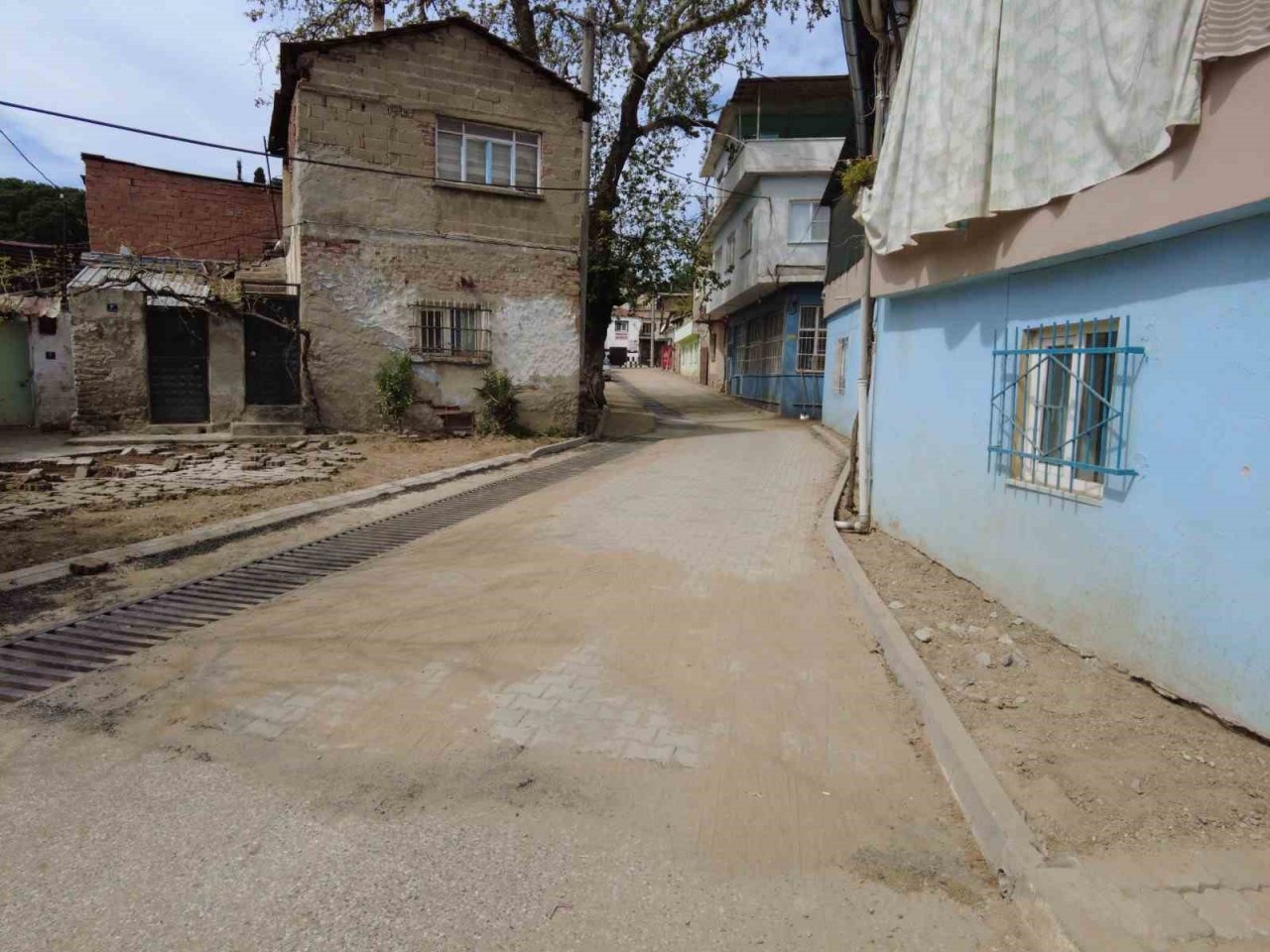 Nazilli Belediyesi Pınarbaşı Mahallesi’ndeki yol çalışmasını tamamladı