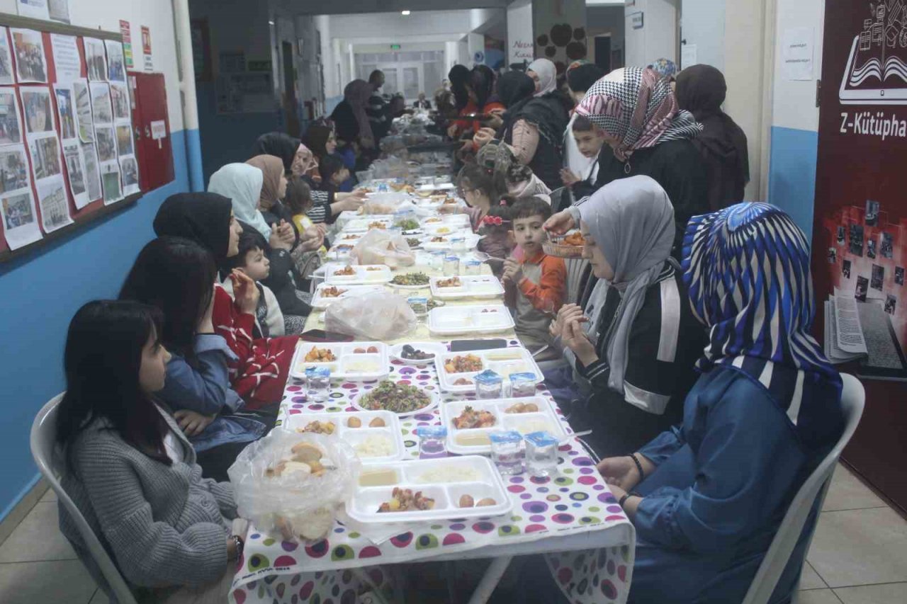 Ordu’da minik öğrencilerden depremzedeler için iftar programı