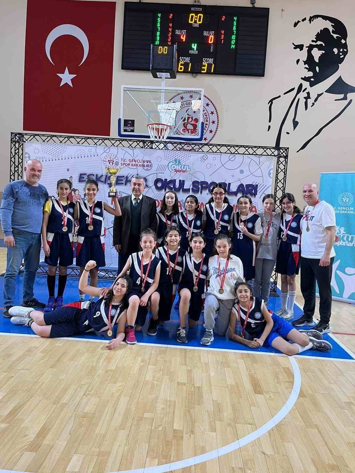 Özel okullar arasından mahalle okulu il birincisi oldu