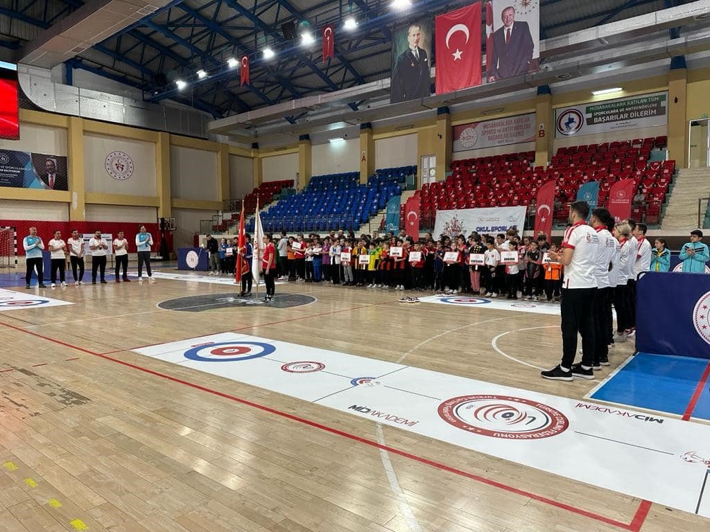 Düzce’de Floor Curling müsabakaları başladı