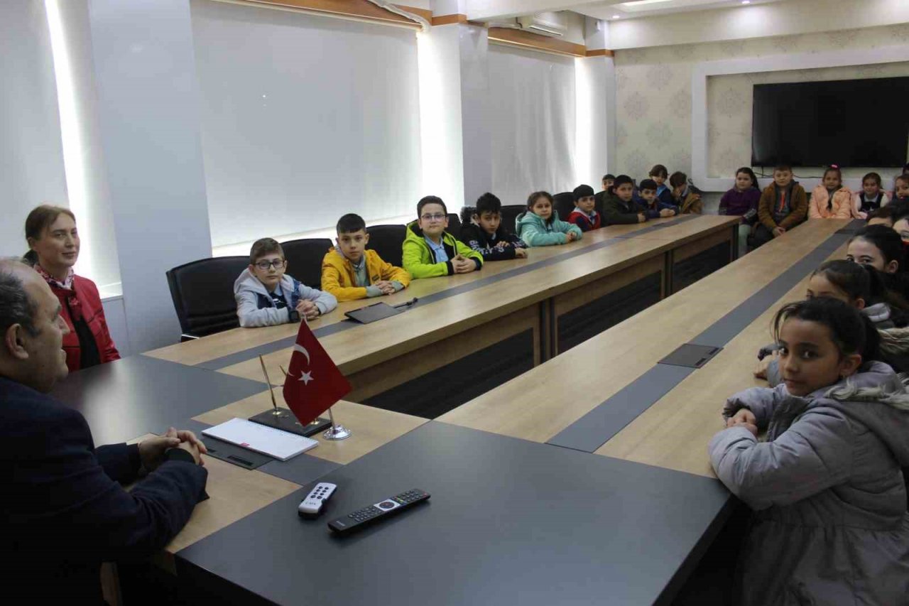 Öğrencilerden Kaymakam Ünal’a ziyaret