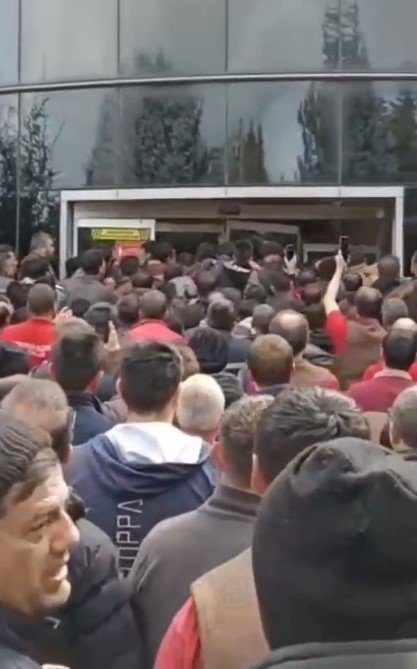 Güral Porselen çalışanlarından eylem