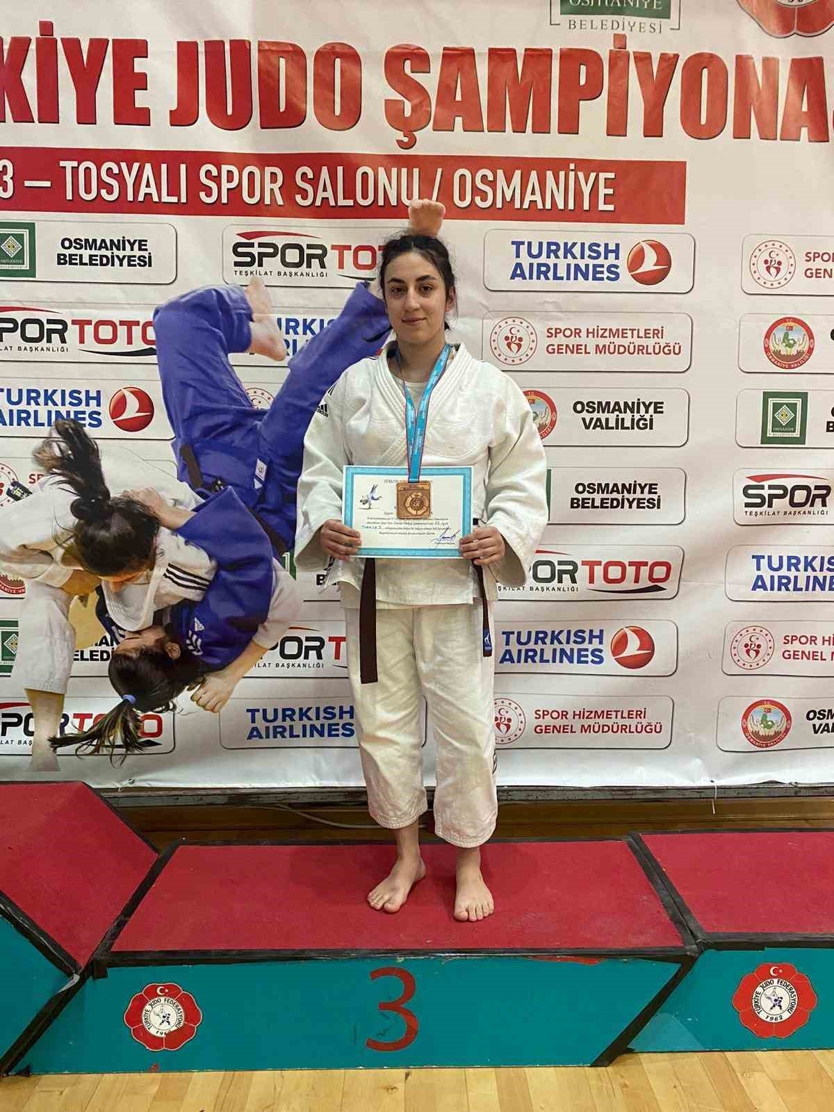 Salihlili milli judocu Kerimenur İşbecer, Avrupa yolunda