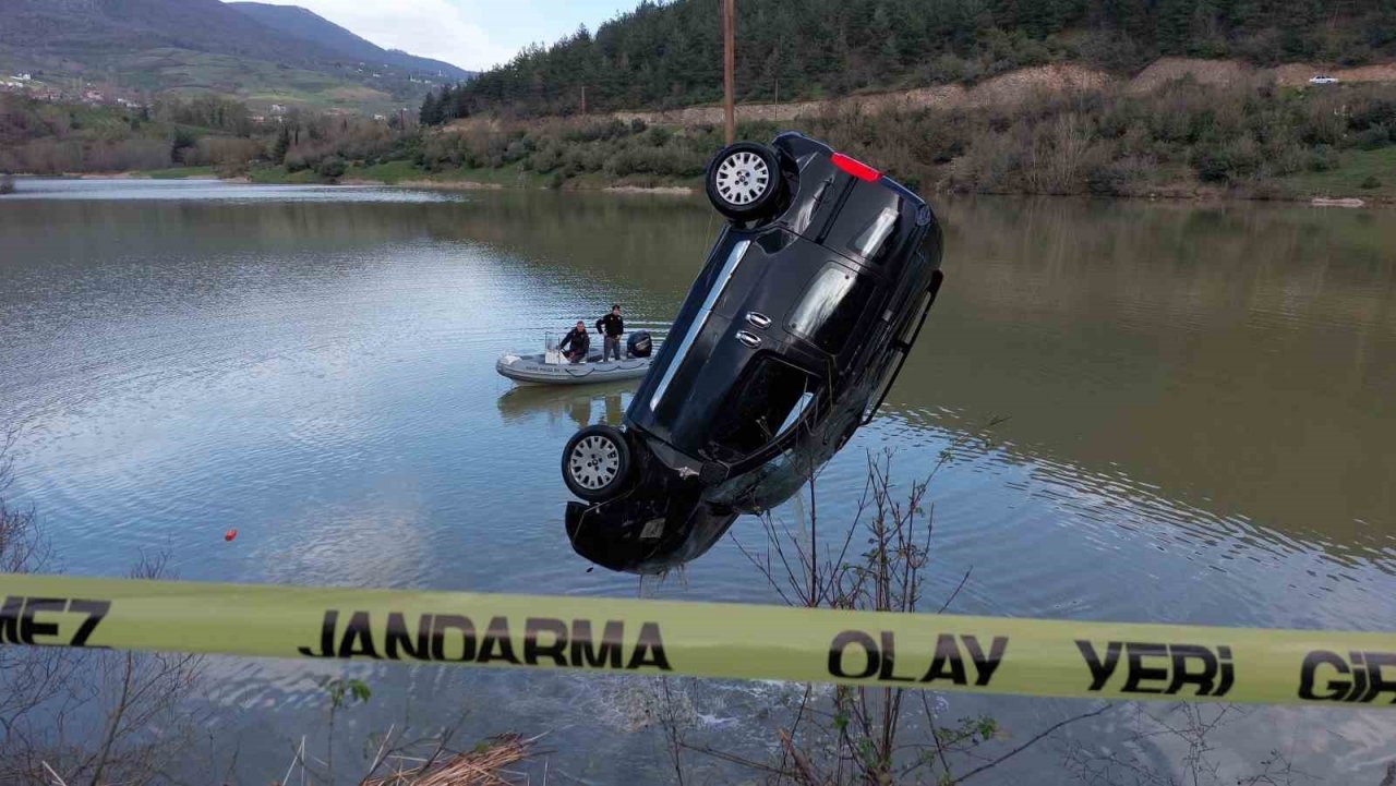 Samsun’da araç gölete uçtu: 2 ölü
