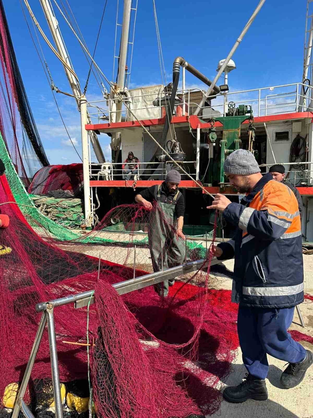 Sarayburnu önlerinde kaçak avcılık yapanlara 231 bin 898 TL para cezası kesildi