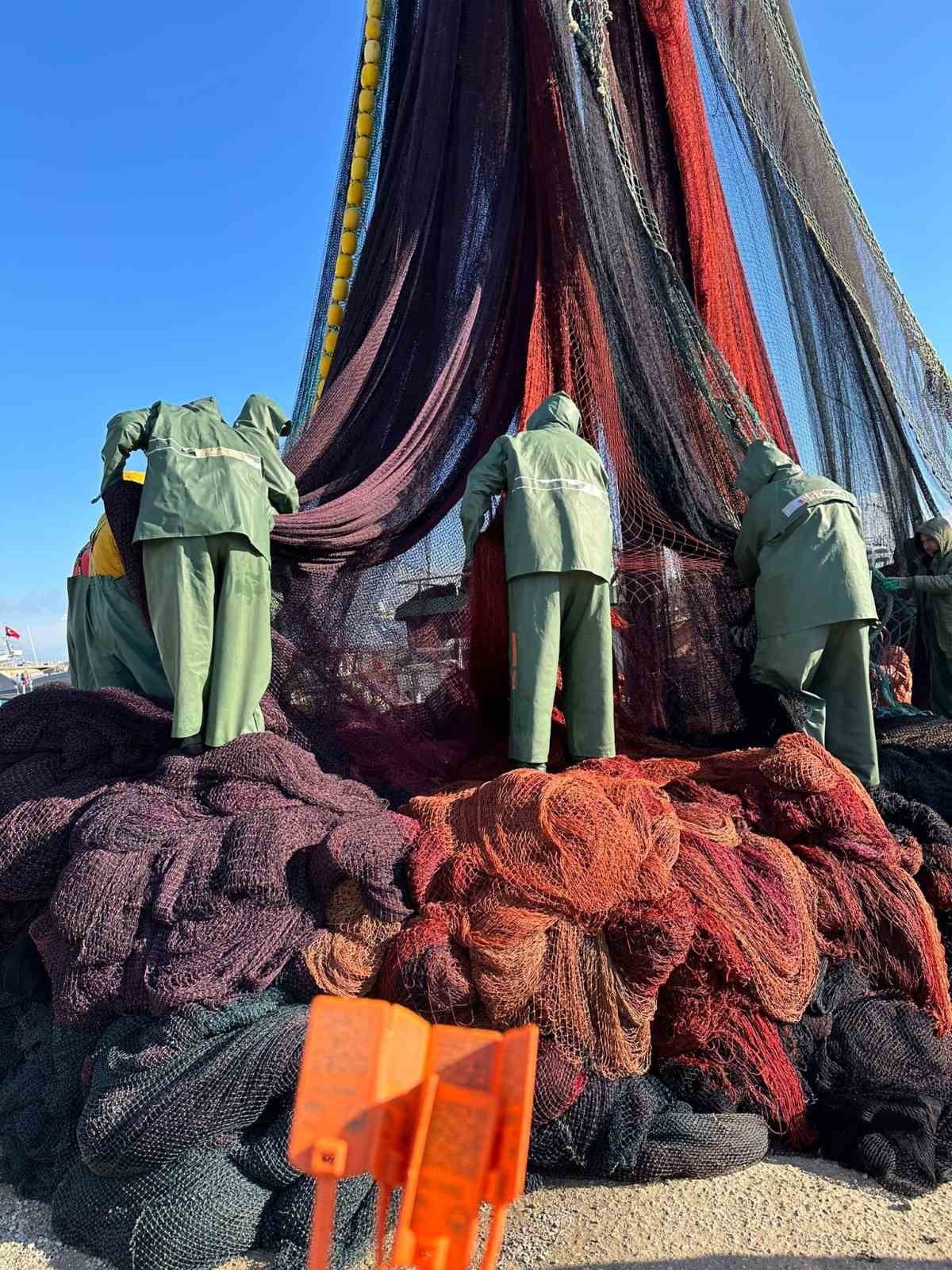 Sarayburnu önlerinde kaçak avcılık yapanlara 231 bin 898 TL para cezası kesildi