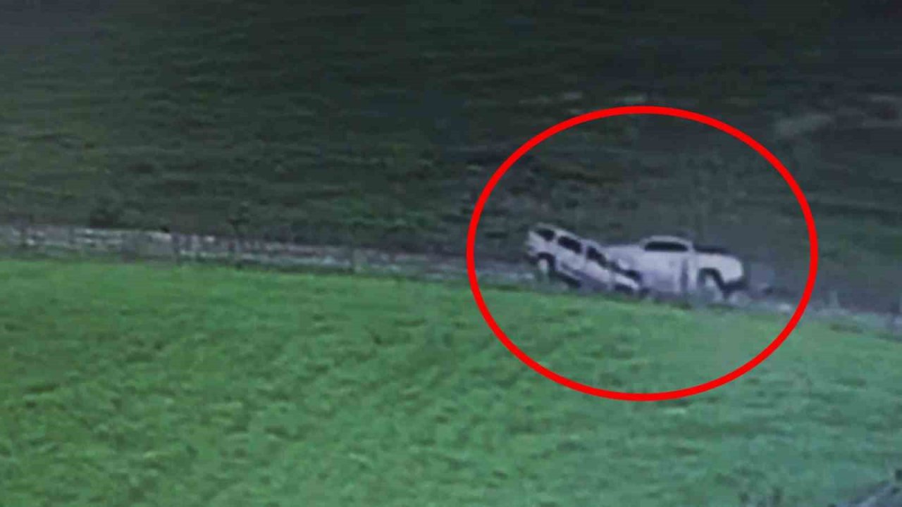 Pikap ile otomobil kafa kafaya çarpıştı: 4 yaralı