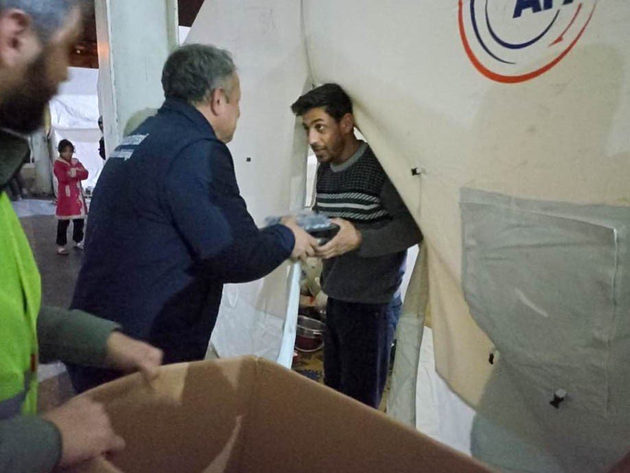 Tepebaşı’nın Hatay Arsuz’da 5 bin vatandaşa sahur ikramı sürüyor