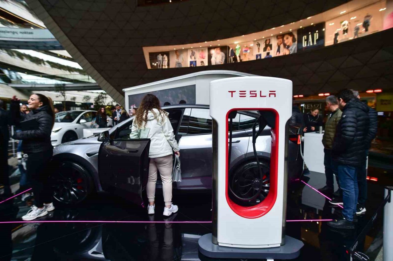 Tesla araçlara yoğun ilgi