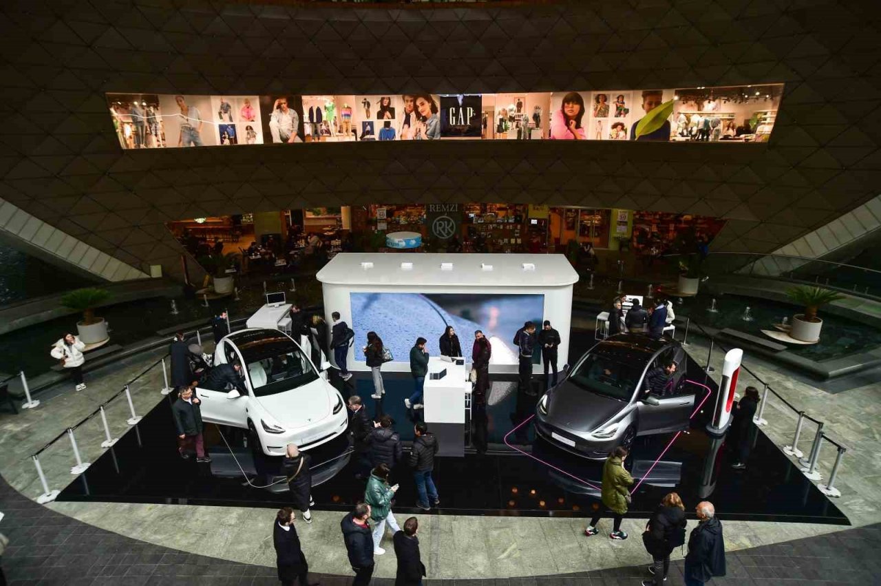 Tesla araçlara yoğun ilgi