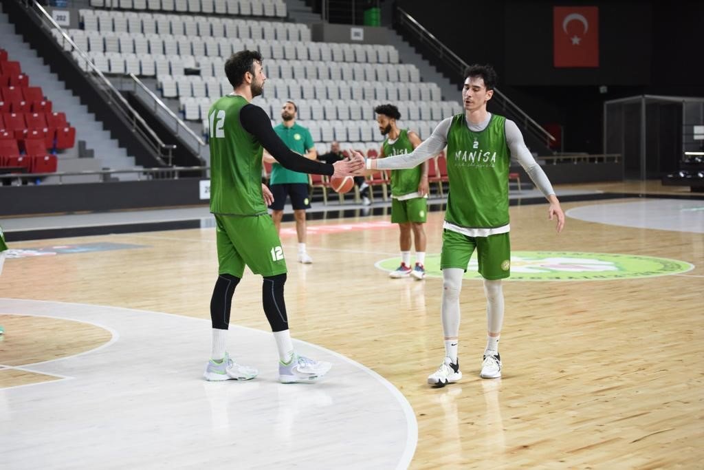 Manisa Büyükşehir Belediyespor, Ege derbisine galibiyet parolasıyla hazırlanıyor