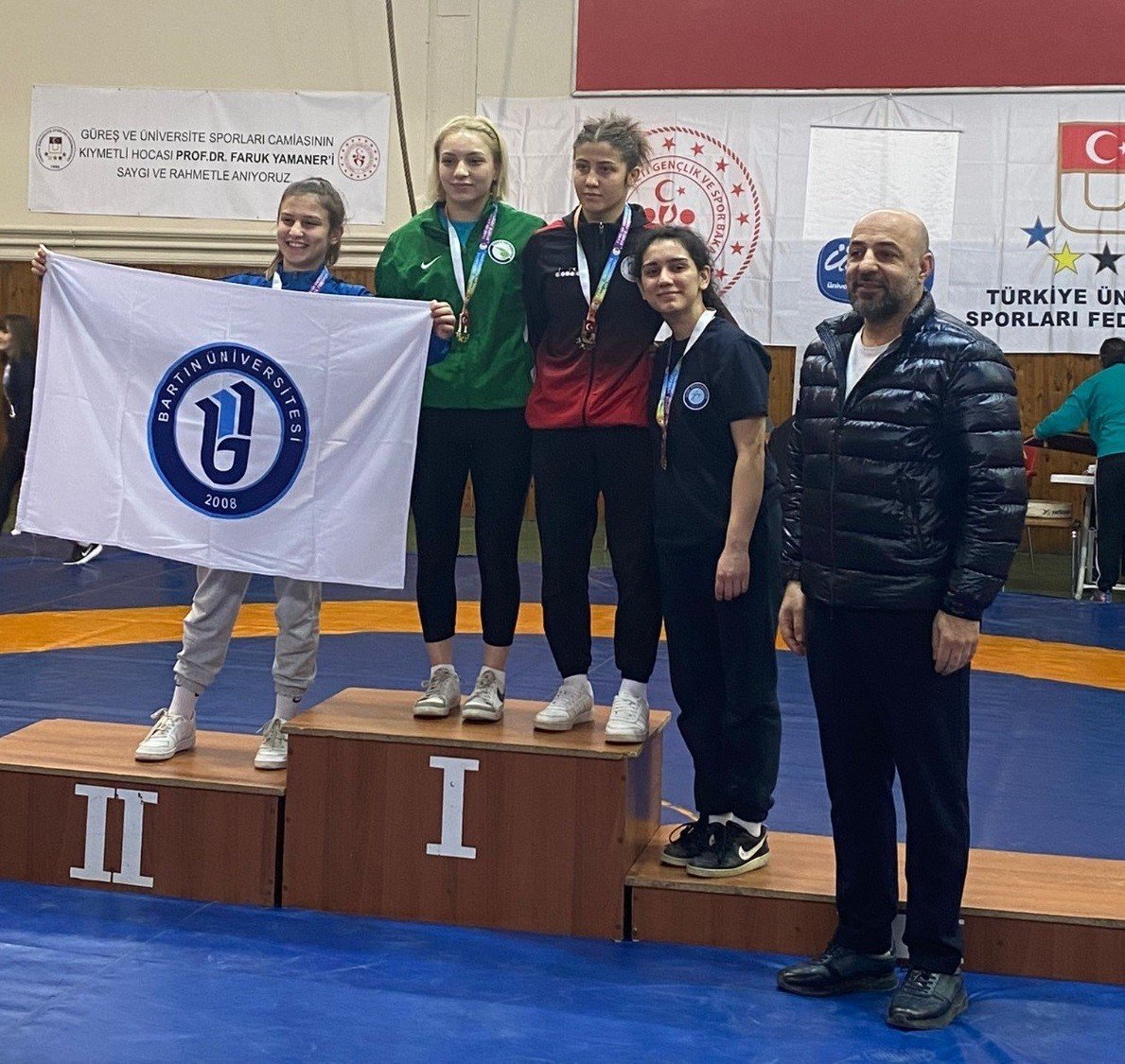 Rakiplerine şans vermediler