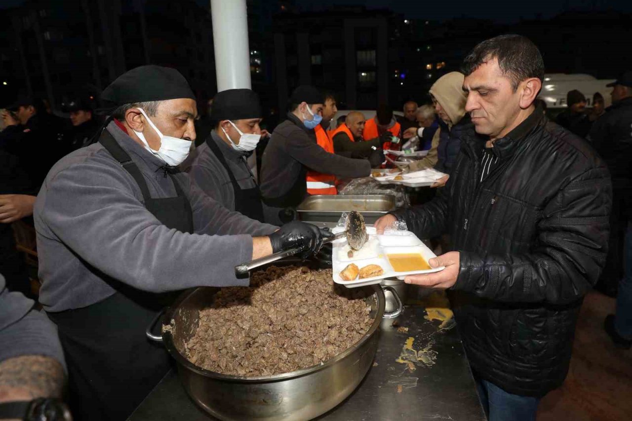 Yenimahalle’de mahalle iftarlarının ilki Şentepe’de yapıldı