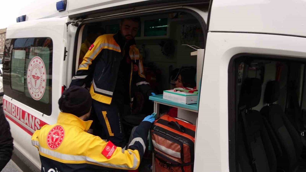 Yozgat’ta hafriyat kamyonu ile öğrenci servisi çarpıştı: 7 yaralı