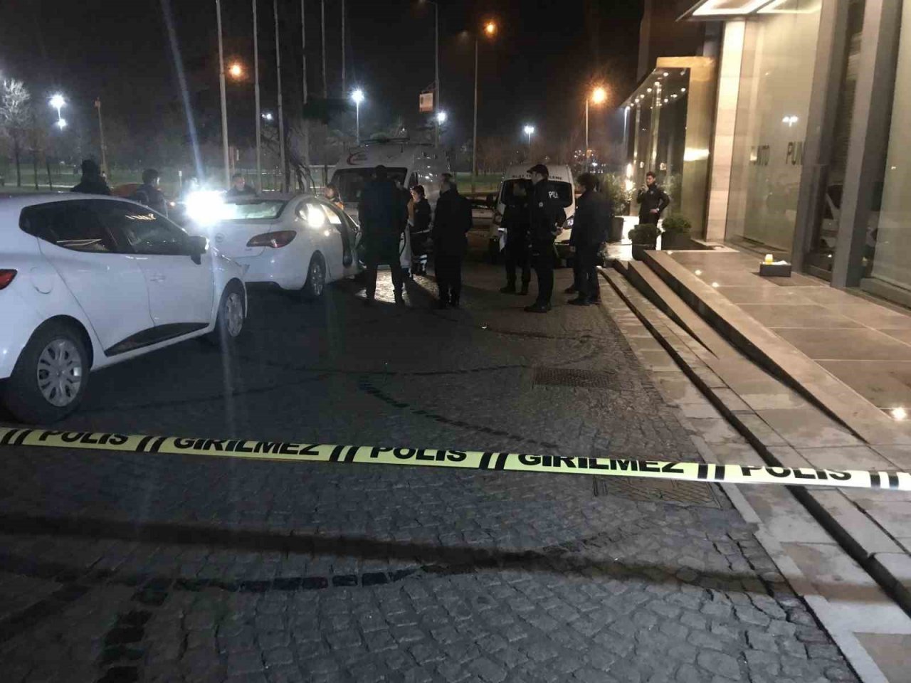 Zeytinburnu’nda bir şahıs park halindeki araçta ölü bulundu