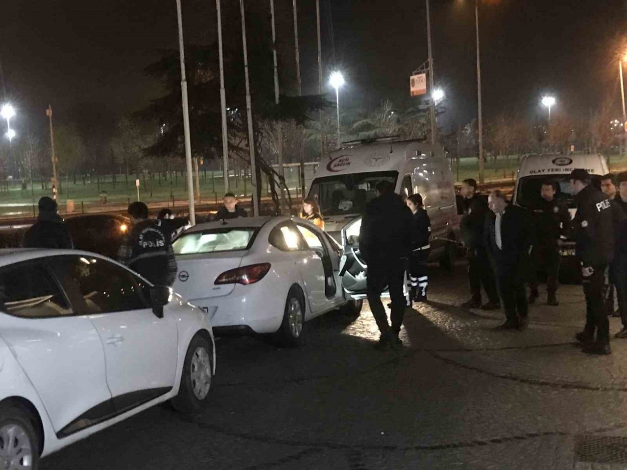 Zeytinburnu’nda bir şahıs park halindeki araçta ölü bulundu