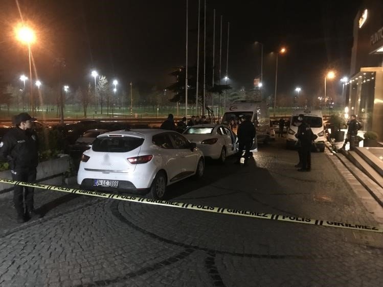 Zeytinburnu’nda bir şahıs park halindeki araçta ölü bulundu