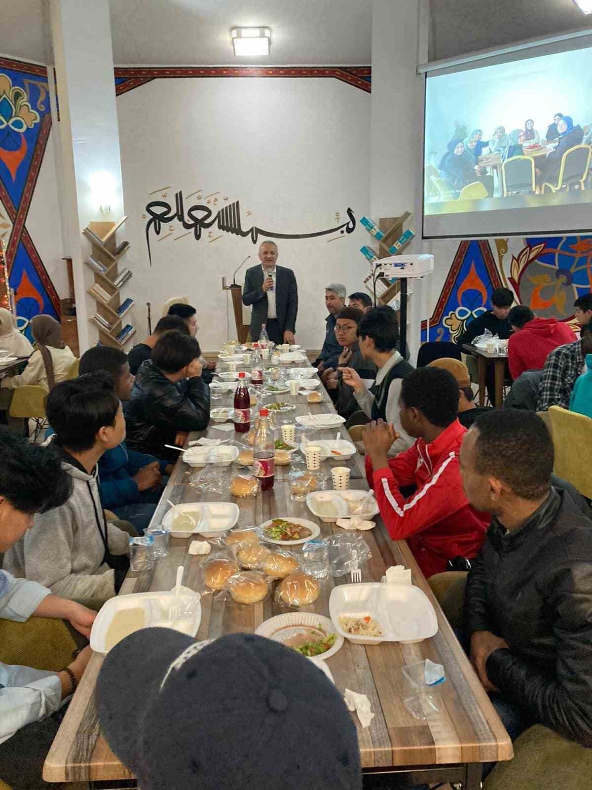 Yabancı uyruklu öğrenciler iftarda buluştu