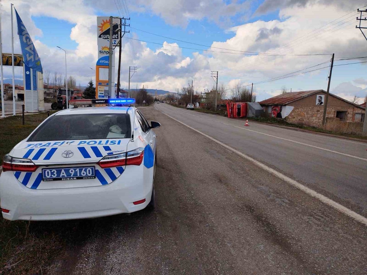 Kontrolden çıkarak devrilen kamyonetin sürücüsü yaralandı