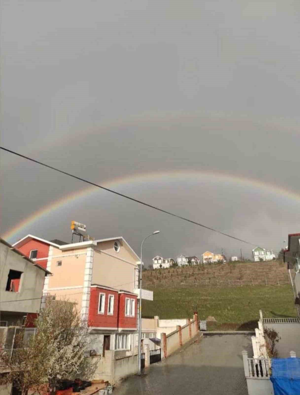 Gökkuşağı görsel şölen oluşturdu