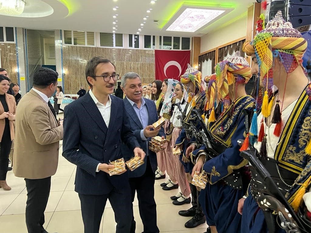 Altıntaş’ta depremzede ailelere iftar yemeği