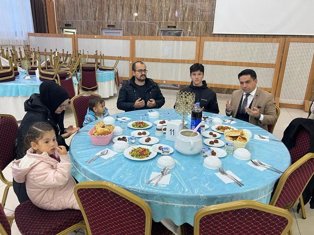 Altıntaş’ta depremzede ailelere iftar yemeği