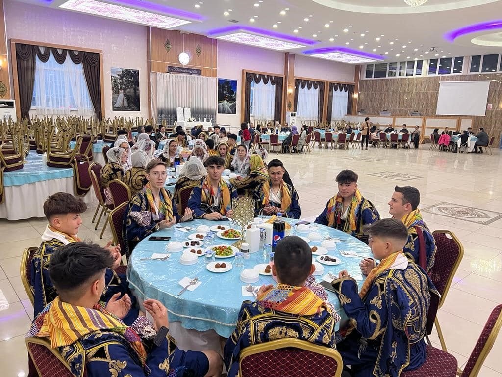 Altıntaş’ta depremzede ailelere iftar yemeği