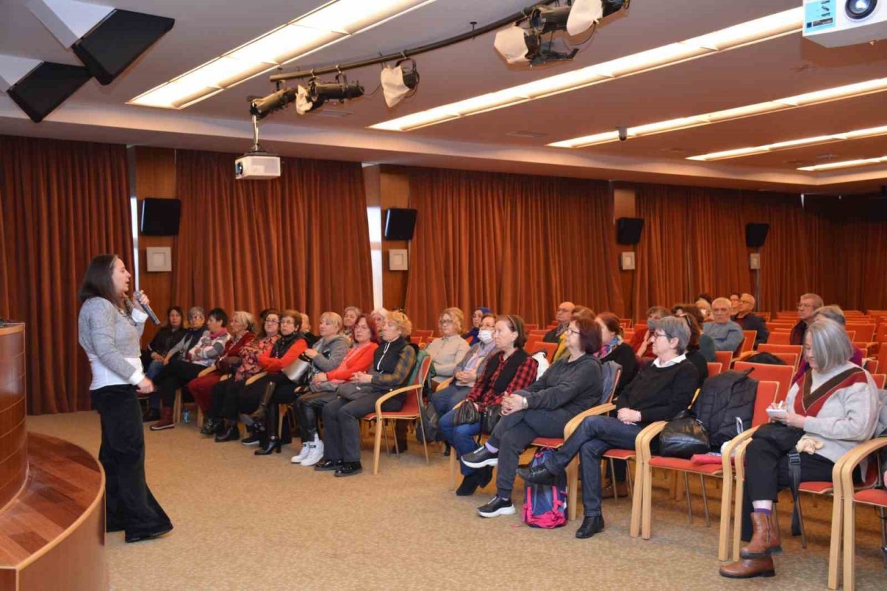 Tazelenme Üniversitesi öğrencileri psikolojik ilk yardım eğitiminde bir araya geldi