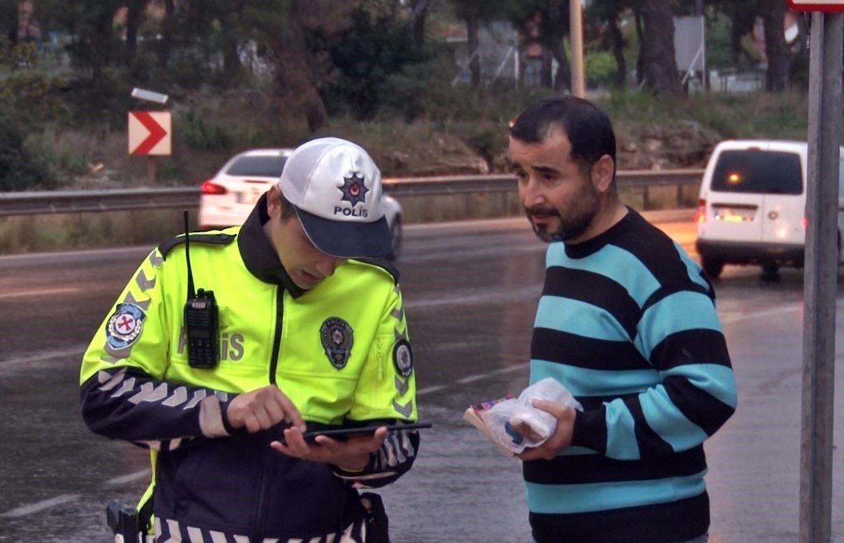 Fabrika personelini taşıyan servis devrildi: 7 yaralı