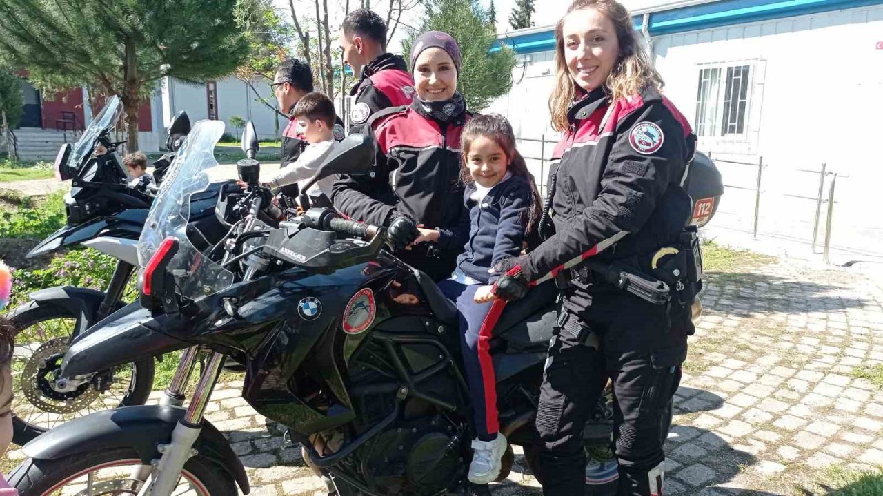 Anaokulu öğrencileri Polis Haftası’nı kutladı
