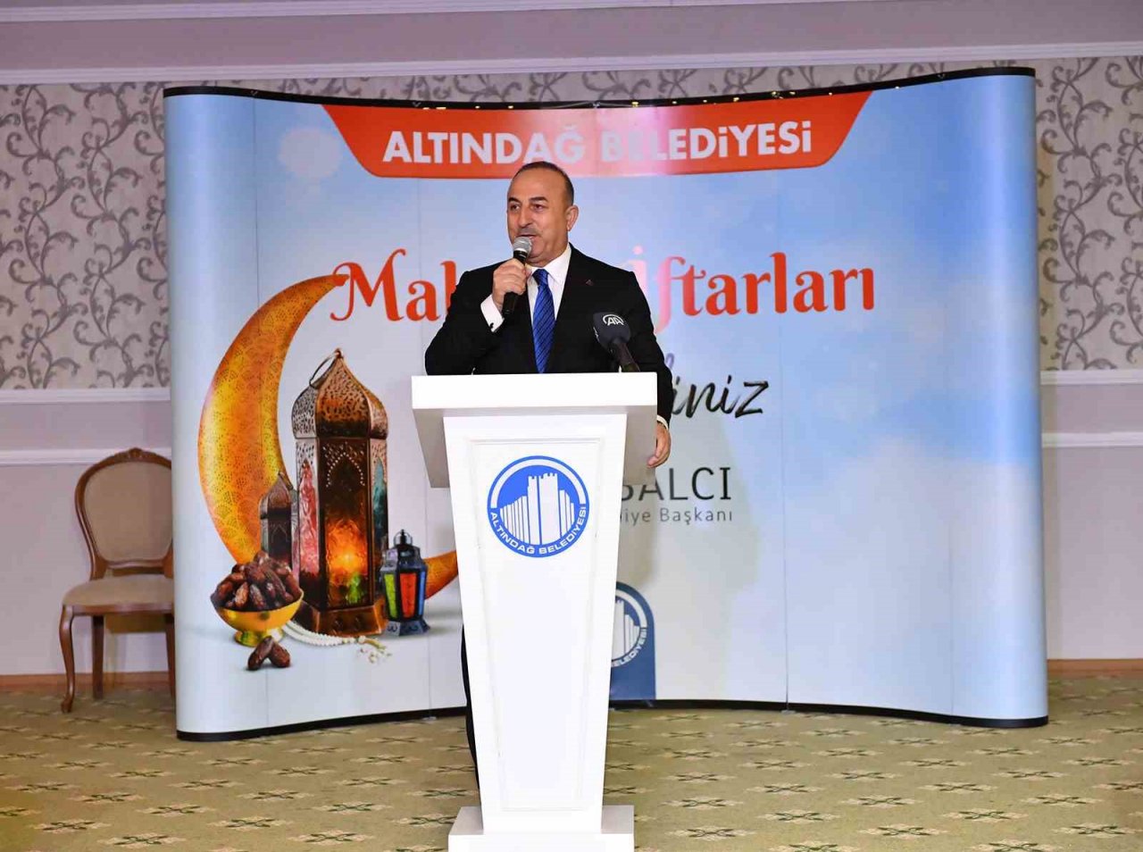 Bakan Çavuşoğlu Altındağlılarla iftar yaptı
