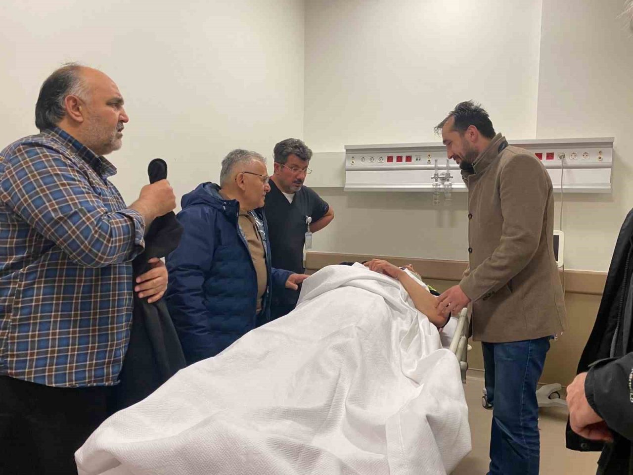 Başkan Büyükkılıç, trafik kazasında yaralanan vatandaşları ziyaret etti